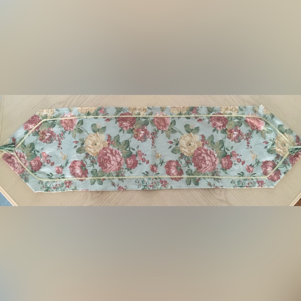 Table Runner - Flower Print - Picture 3 of 3